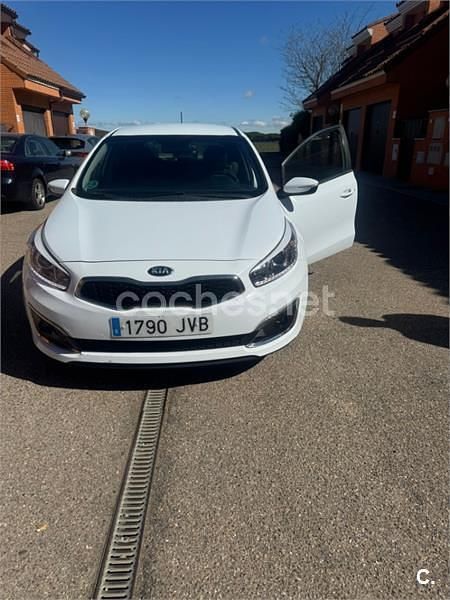 Usado Kia Ceed GT 90 HP (66 kW) 2016 Branco Sedan