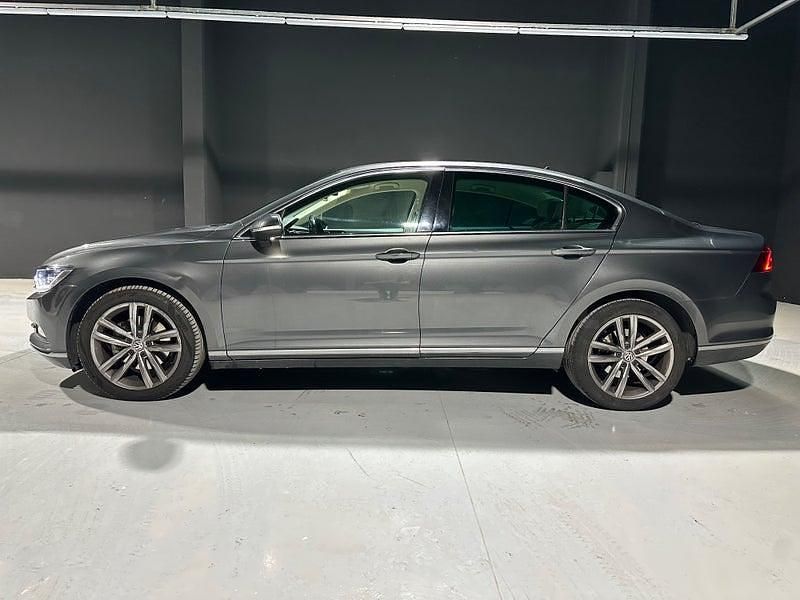 Usado VW Passat Sportline 180 CV (132 kW) 2016 Gris / plata Berlina