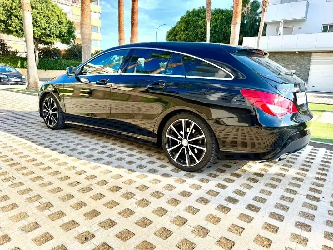 Usado Mercedes C220 177 CV (130 kW) 2015 Negro Familiar