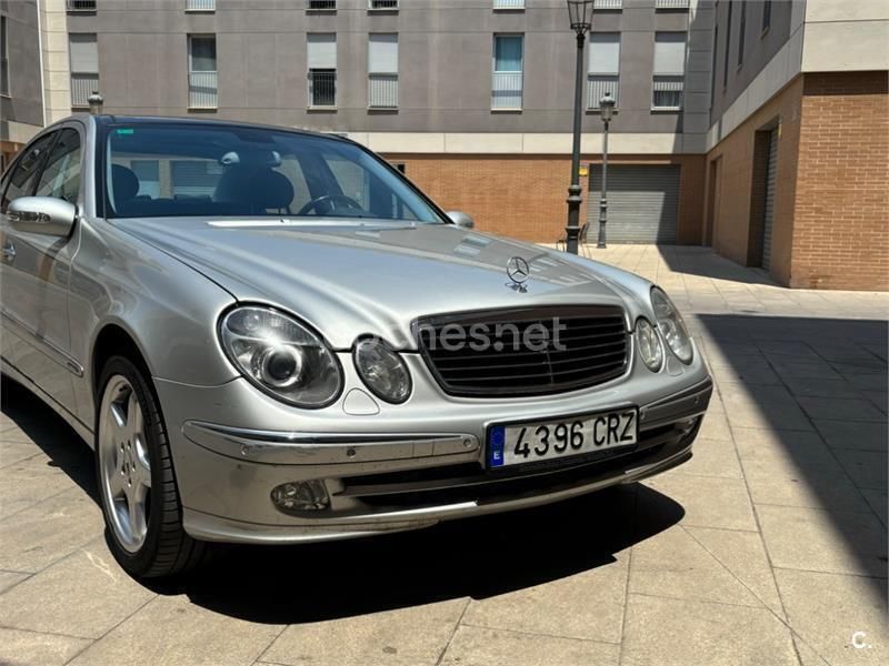 Gris / plata Usado 2004 Mercedes E400 Avantgarde Berlina | 8500 € - Imagen 1/4