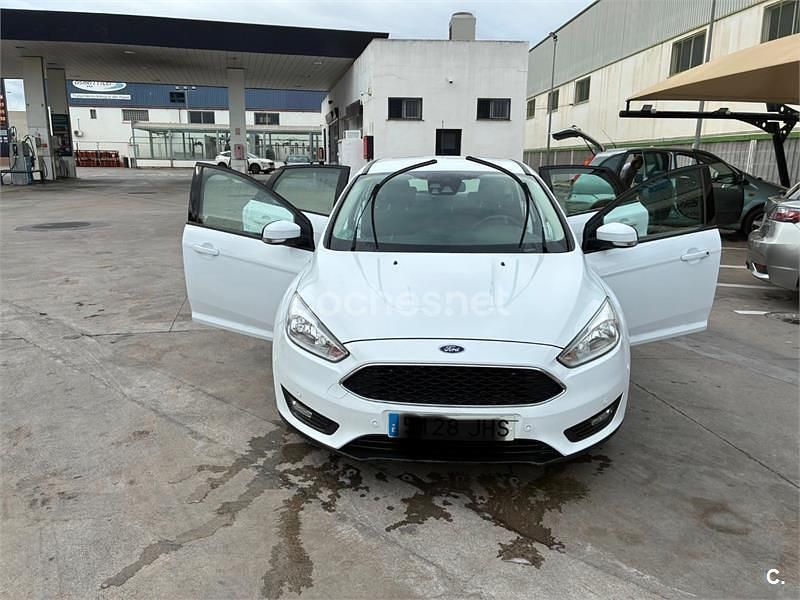 Blanco Usado 2015 Ford Focus Trend Berlina | 9200 € (Buen precio) - Imagen 1/4