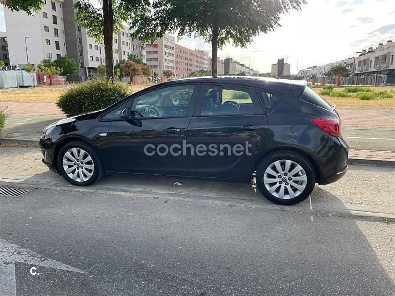 Negro Usado 2013 Opel Astra Selective Berlina | 5000 € (Buen precio) - Imagen 1/4