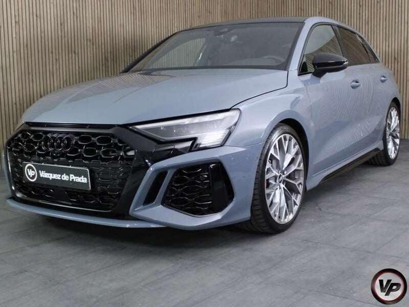 Gris / plata Usado 2022 Audi RS3 Sportback Premium Utilitario | 57.999 € (Precio justo) - Imagen 1/4