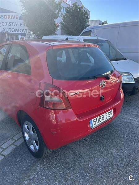 Usado Toyota Yaris 90 CV (66 kW) 2007 Rojo Berlina