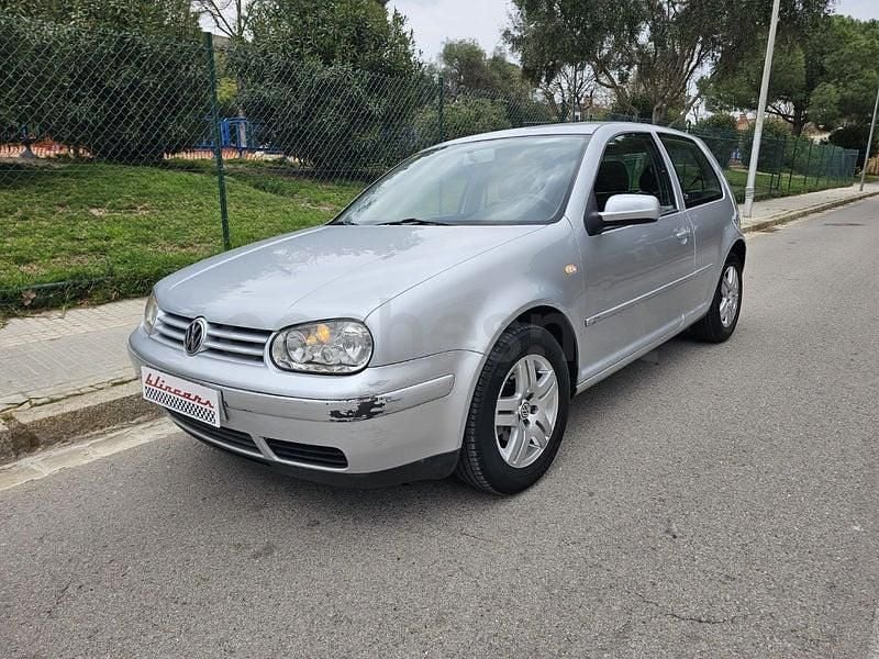 Usado VW Golf IV Highline 105 CV (77 kW) 2001 Gris / plata Berlina