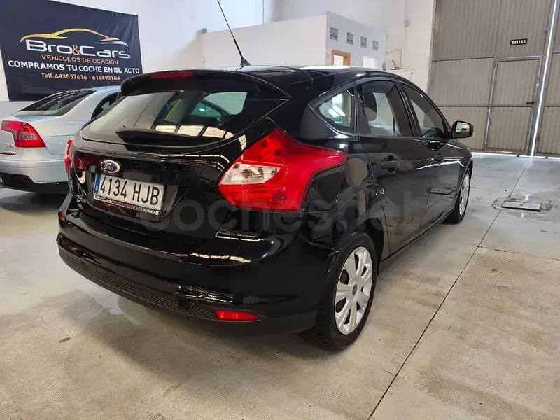 Usado Ford Focus 95 CV (69 kW) 2012 Negro Berlina