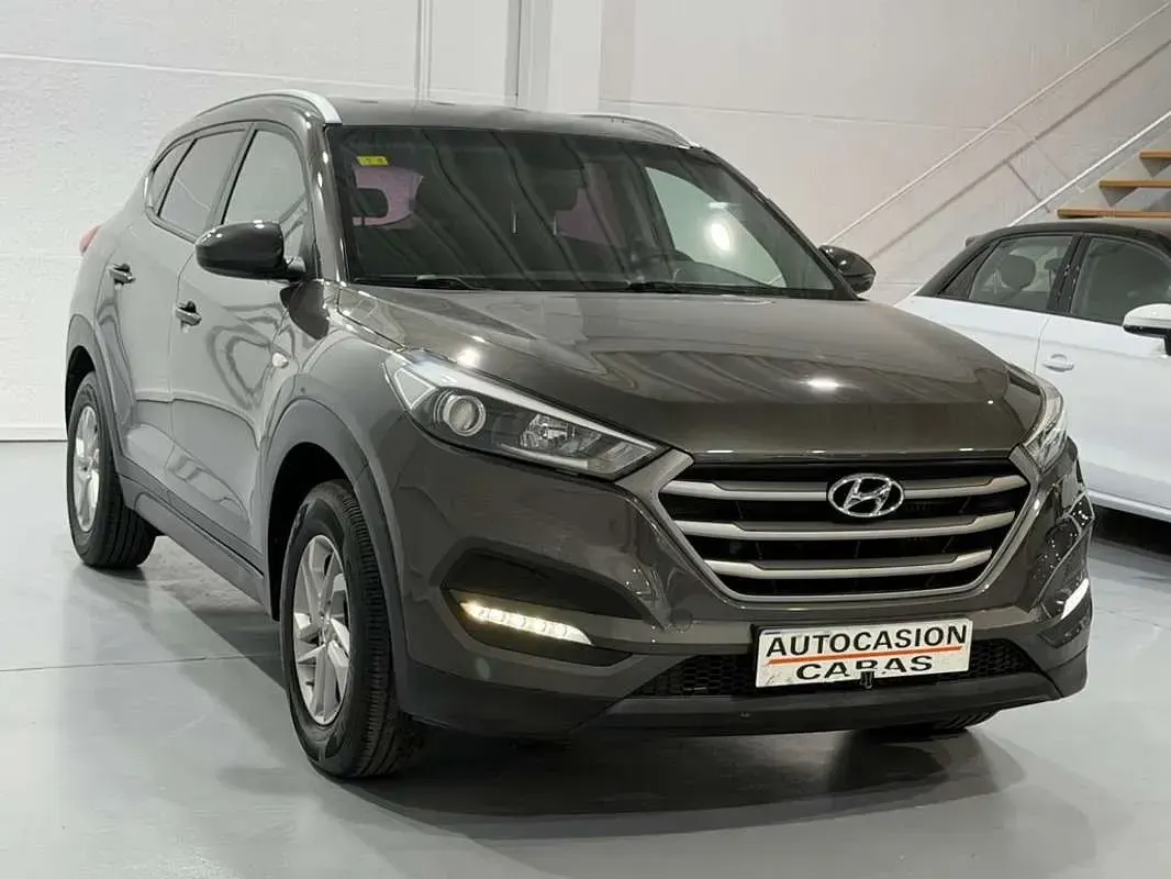 Usado Hyundai Tucson 115 CV (84 kW) 2016 Gris SUV