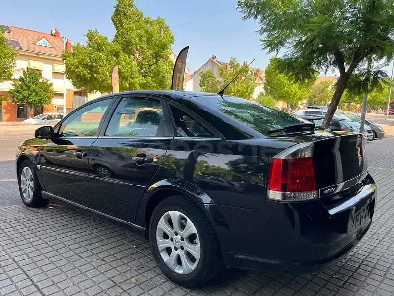 Usado Opel Vectra Elegance 150 CV (110 kW) 2009 Negro Berlina