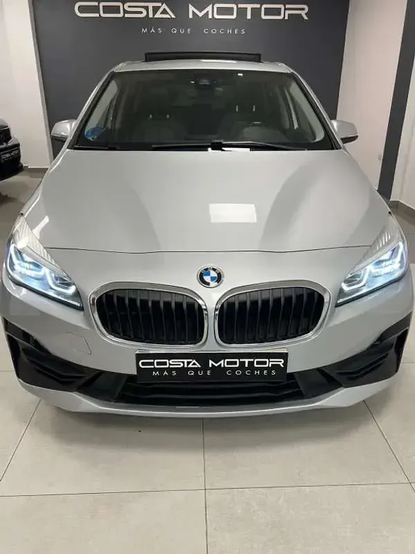 Usado BMW 225 Active Tourer iPerformance 224 CV (164 kW) 2019 Plateado Monovolumen