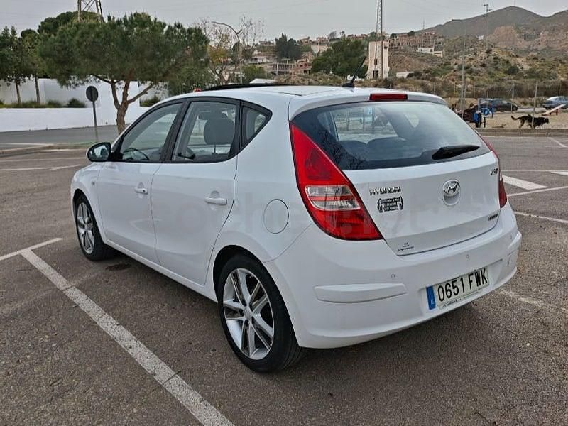 Käytetty Hyundai i30 Premium 140 HP (102 kW) 2007 Valkoinen Viistoperä