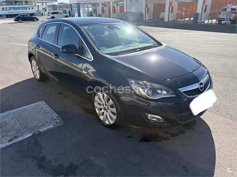 Negro Usado 2010 Opel Astra Cosmo Berlina | 6700 € (Precio justo) - Imagen 1/4