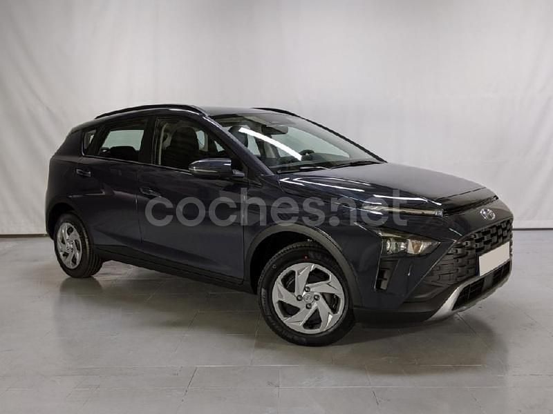 Gris / plata Usado 2024 Hyundai Bayon SUV | 17.390 € (Precio justo) - Imagen 1/4