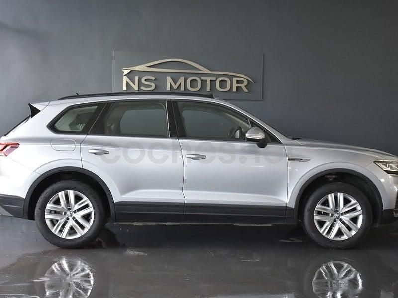 Usado VW Touareg Pure 231 CV (169 kW) 2018 Gris / plata SUV