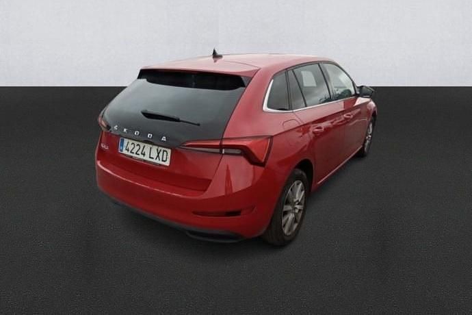 Usado Skoda Scala 110 CV (80 kW) 2022 Negro Utilitario