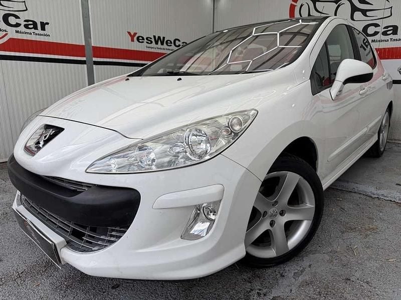 Usado Peugeot 308 Allure 120 CV (88 kW) 2011 Blanco Utilitario