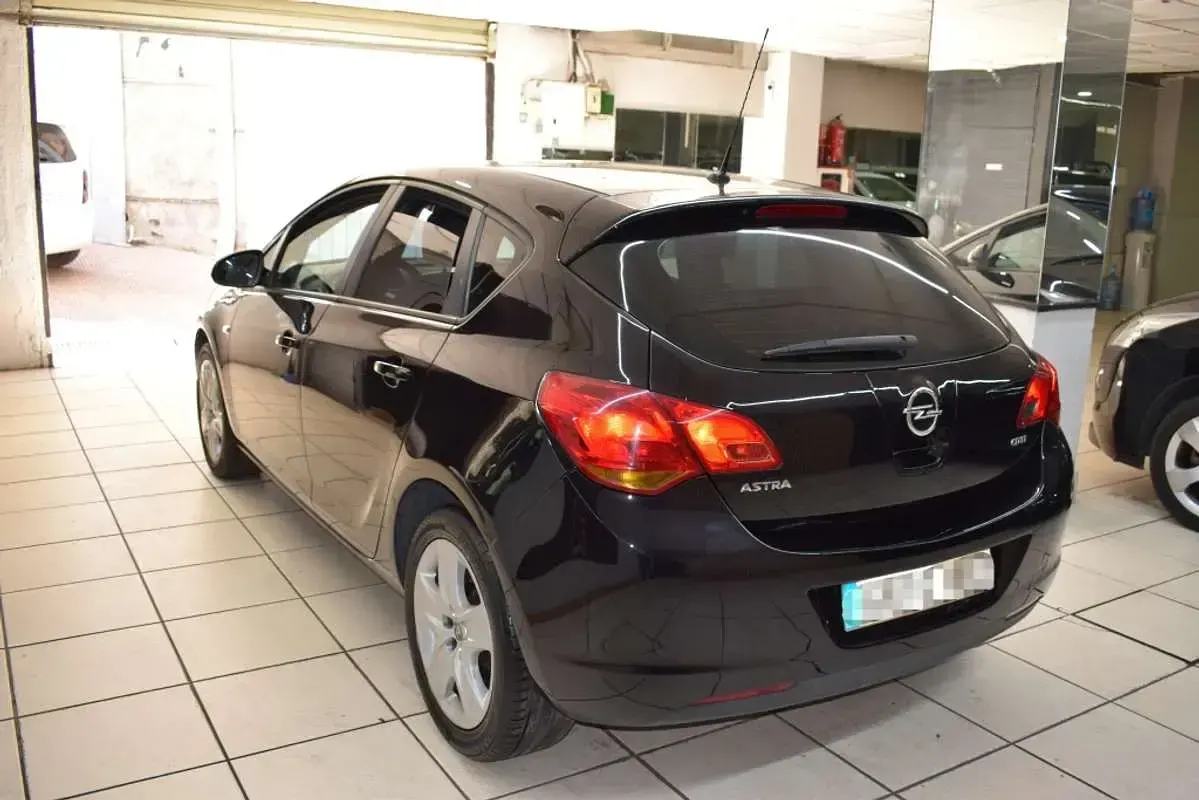 Usado Opel Astra Cosmo 125 CV (91 kW) 2012 Utilitario