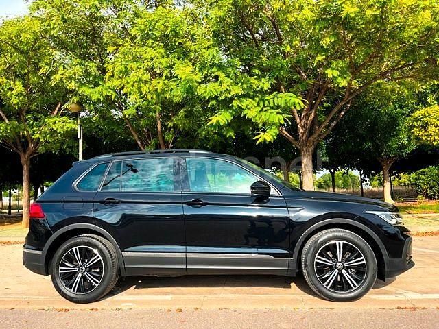 Usado VW Tiguan Life 150 CV (110 kW) 2021 Negro SUV