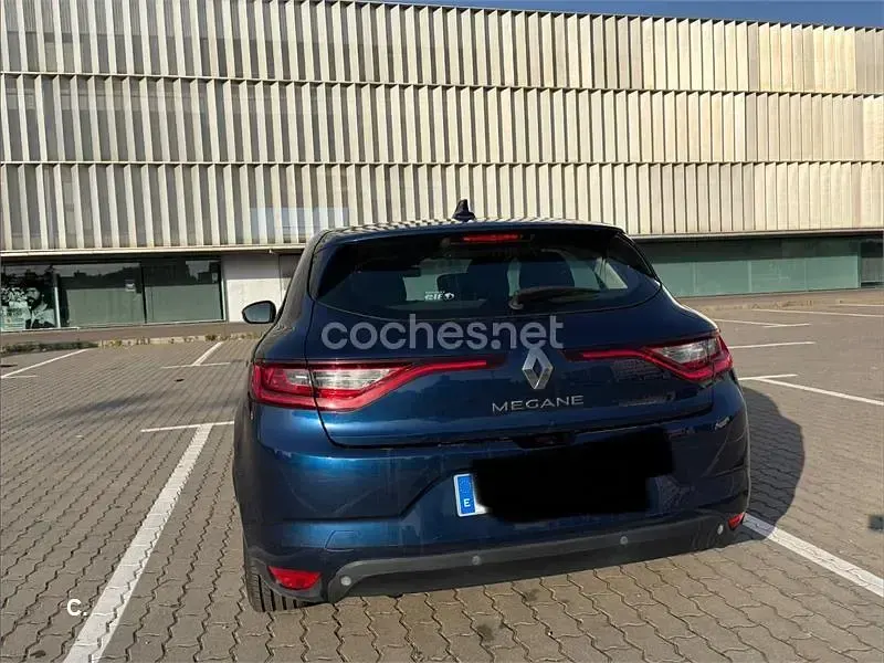 Usado Renault Mégane Intens 130 CV (95 kW) 2017 Azul Berlina