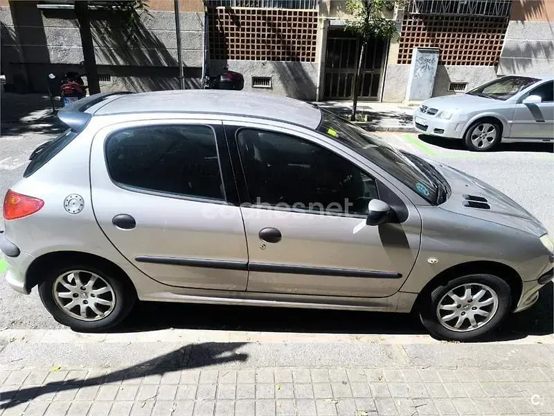 Usado Peugeot 206 75 CV (55 kW) 2006 Gris / plata Berlina