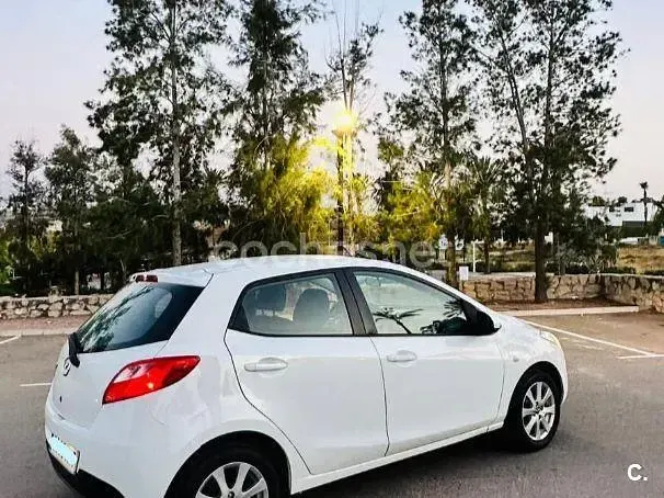 Usado Mazda 2 Style 75 CV (55 kW) 2014 Blanco Berlina