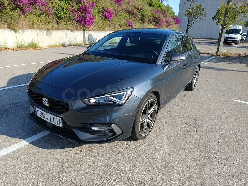 Usado Seat Leon FR 150 CV (110 kW) 2021 Gris / plata Berlina