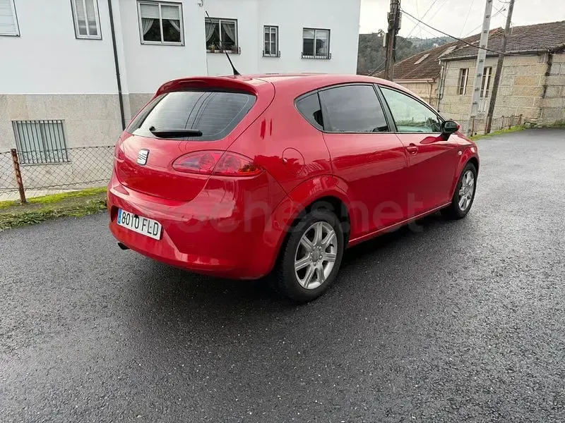 Usado Seat Leon Sport 105 CV (77 kW) 2007 Rojo Utilitario