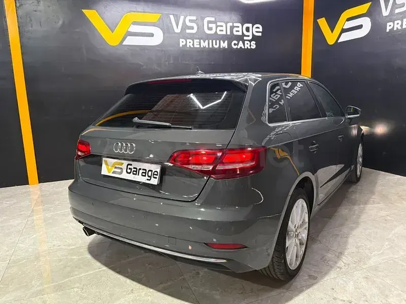 Usado Audi A3 116 CV (85 kW) 2017 Beige Berlina