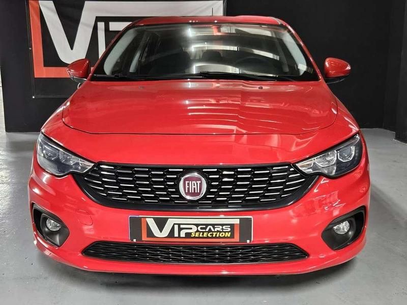 Usado Fiat Tipo 95 CV (69 kW) 2020 Rojo Familiar