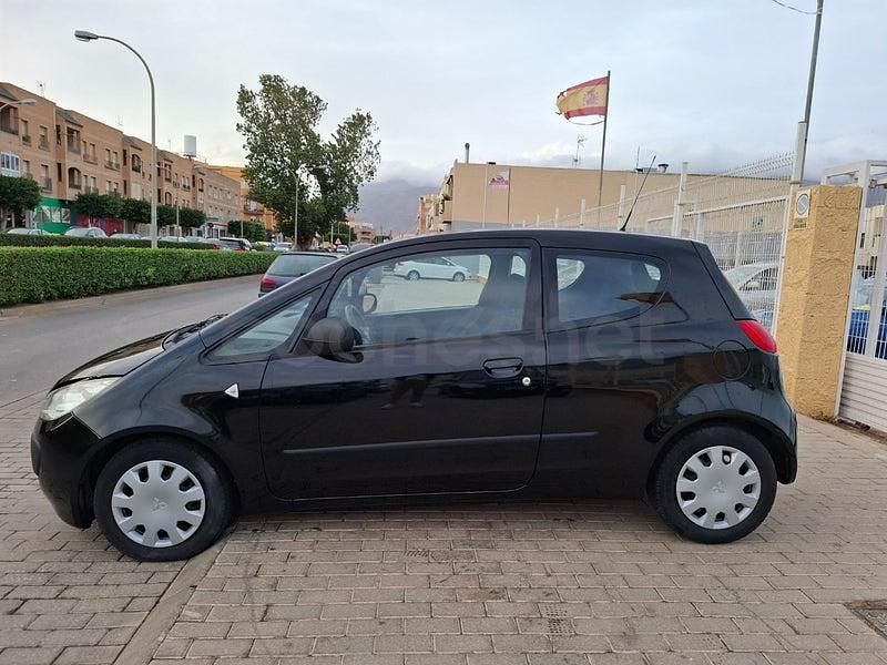 Usado Mitsubishi Colt Inform 75 CV (55 kW) 2006 Negro Berlina