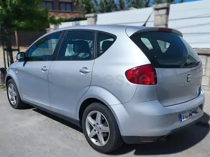 Usado Seat Altea XL Style 125 CV (91 kW) 2012 Gris / plata Monovolumen