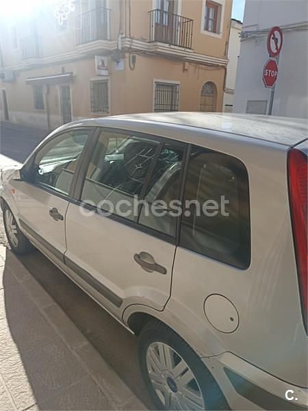 Usado Ford Fusion 68 CV (50 kW) 2007 Gris / plata Berlina