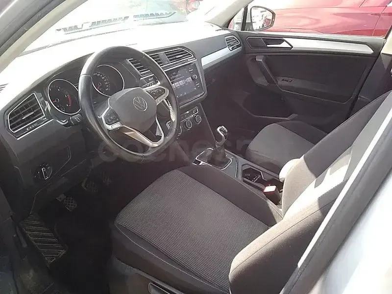 Usado VW Tiguan Life 150 CV (110 kW) 2022 Gris / plata SUV