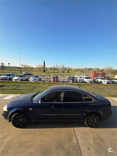 Usado VW Passat Comfortline 130 CV (95 kW) 2001 Azul Berlina