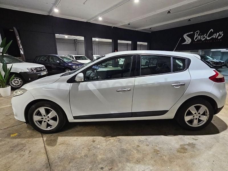 Usado Renault Mégane Dynamique 106 CV (77 kW) 2009 Blanco Berlina