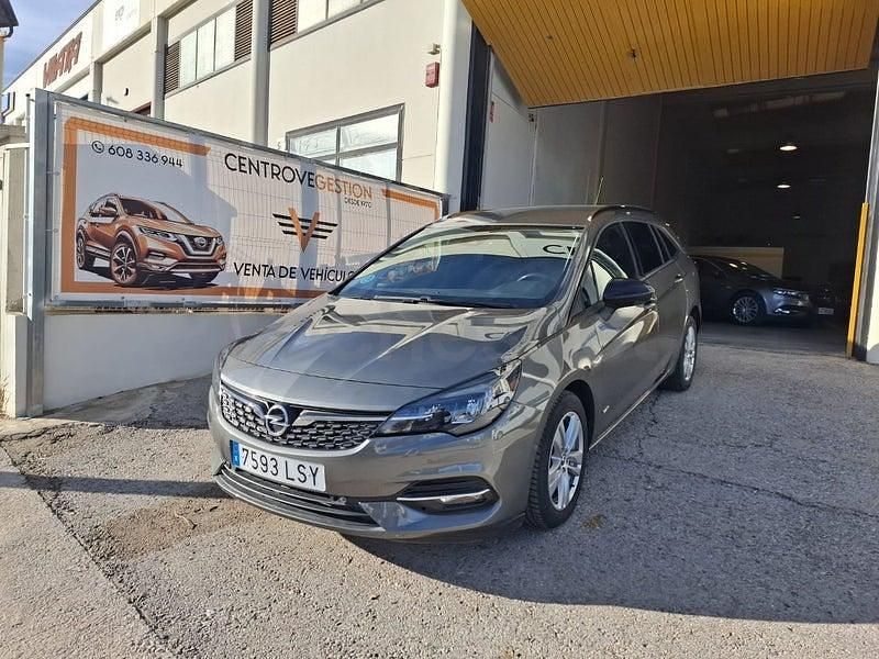 Usado Opel Astra Business Elegance 145 CV (106 kW) 2021 Gris / plata Familiar