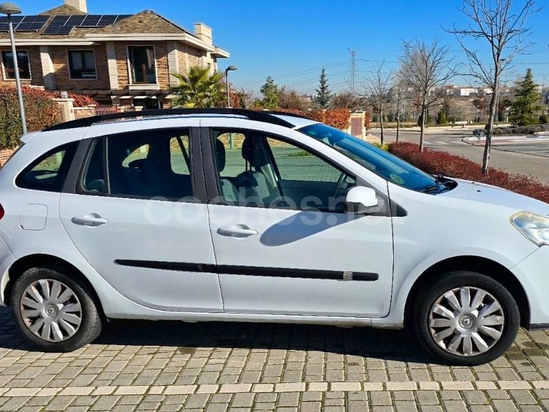 Blanco Usado 2009 Renault Clio GrandTour Dynamique Familiar | 4800 € - Imagen 1/4