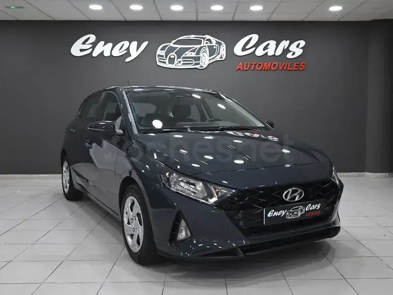 Usado Hyundai i20 100 CV (73 kW) 2023 Gris / plata Utilitario