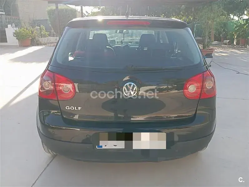 Usado VW Golf V Highline 105 CV (77 kW) 2007 Negro Berlina