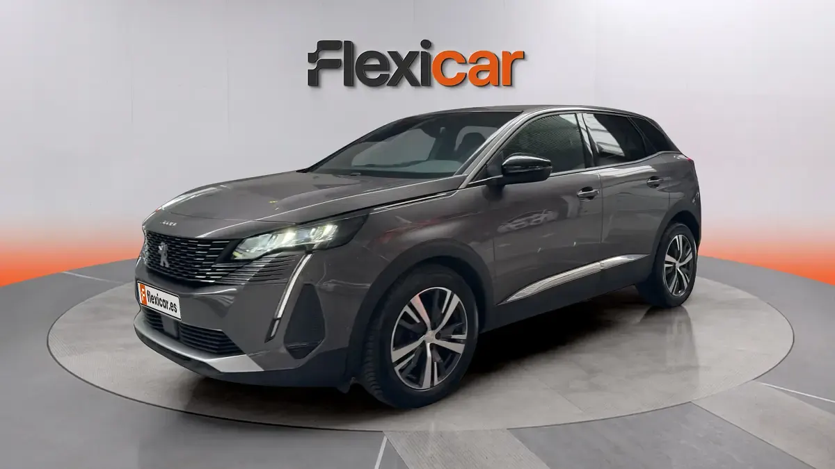 Usado Peugeot 3008 Allure 131 CV (96 kW) 2023 Gris SUV