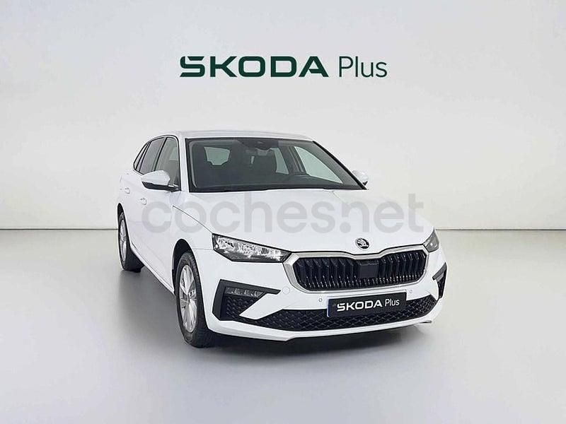 Usado Skoda Scala Selection 116 CV (85 kW) 2025 Blanco Utilitario