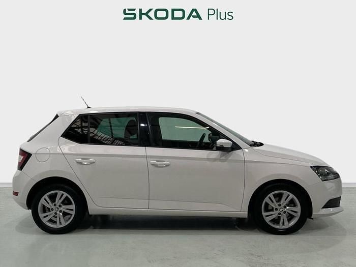Usado Skoda Fabia Ambition 95 CV (69 kW) 2021 Blanco