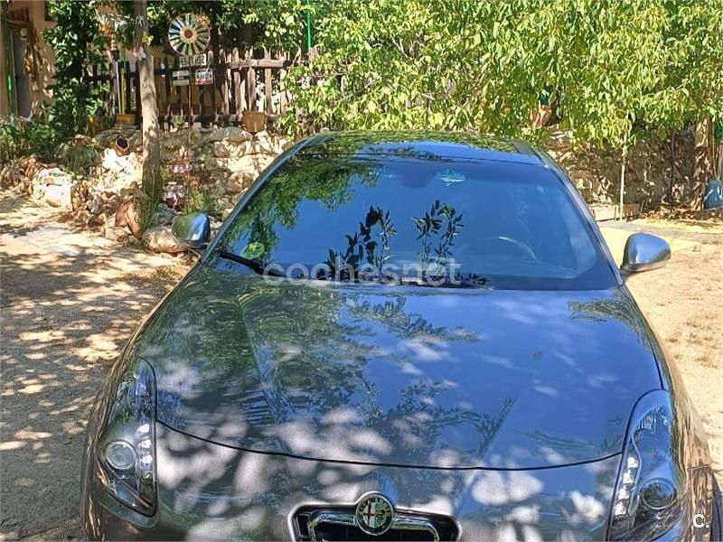 Usado Alfa Romeo Giulietta Distinctive 140 CV (102 kW) 2011 Gris / plata Utilitario