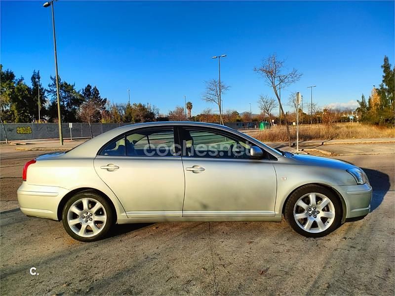 Usado Toyota Avensis Executive 147 CV (108 kW) 2005 Beige Berlina