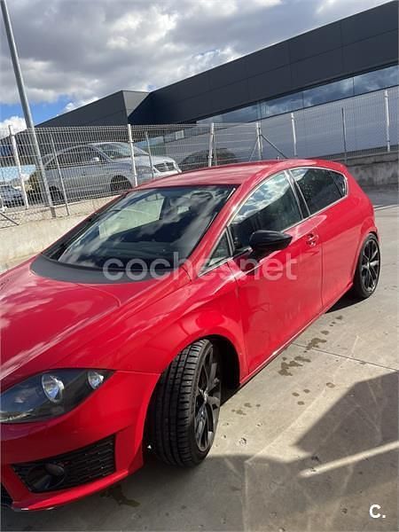 Usado Seat Leon FR 211 CV (155 kW) 2010 Rojo Utilitario
