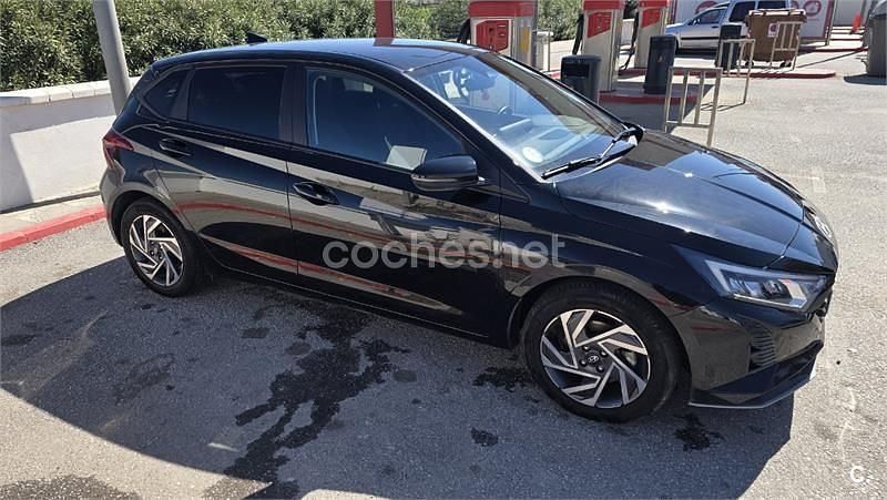 Usado Hyundai i20 100 CV (73 kW) 2024 Negro Utilitario