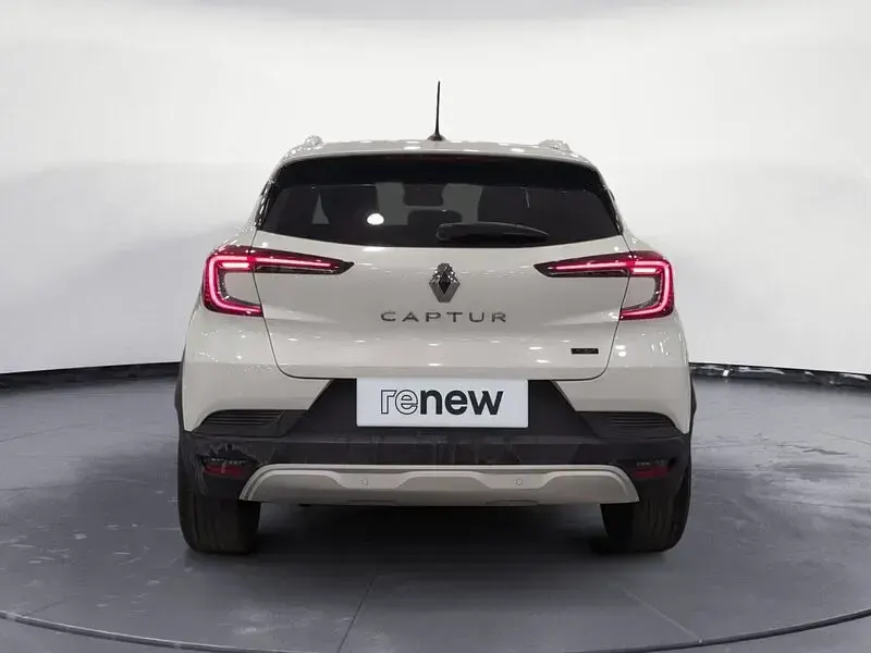 Begagnad Renault Captur Evolution 160 HK (117 kW) 2023 Vit SUV