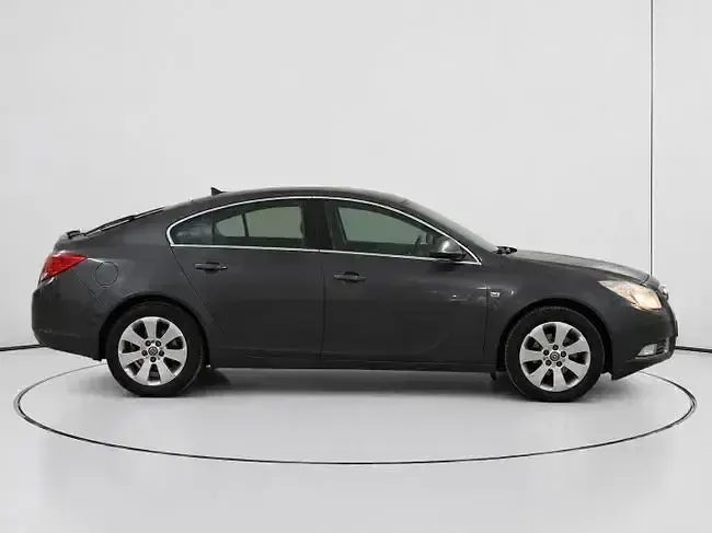 Usado Opel Insignia Edition 130 CV (95 kW) 2011 Gris Berlina