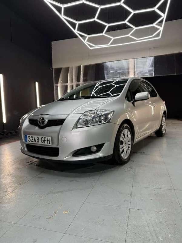 Usado Toyota Auris Active 90 CV (66 kW) 2009 Gris Utilitario