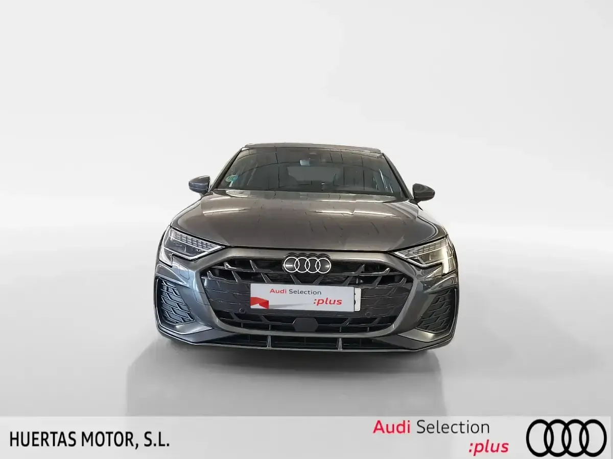 Usado Audi A3 Ambiente 150 CV (110 kW) 2025 Gris Berlina