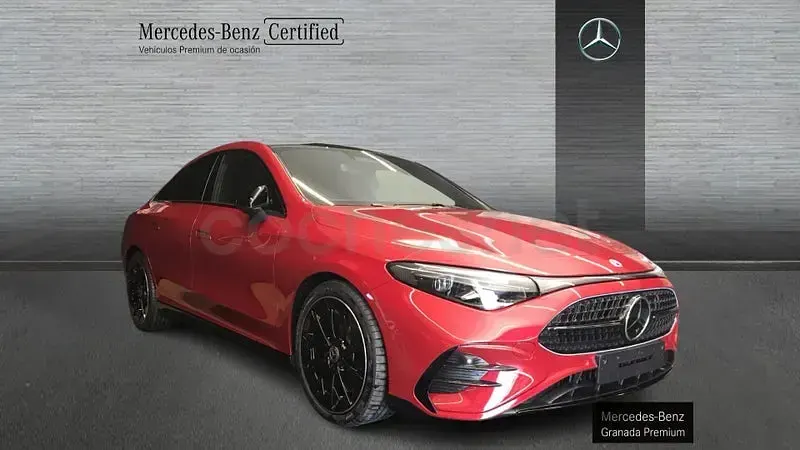 Usado Mercedes CLA180 136 CV (100 kW) 2026 Rojo Berlina